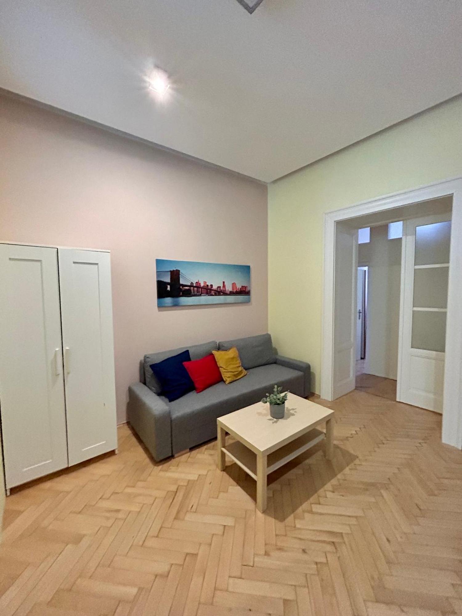 Party House - Ve Smeckach 18, Center!! Apartmán *