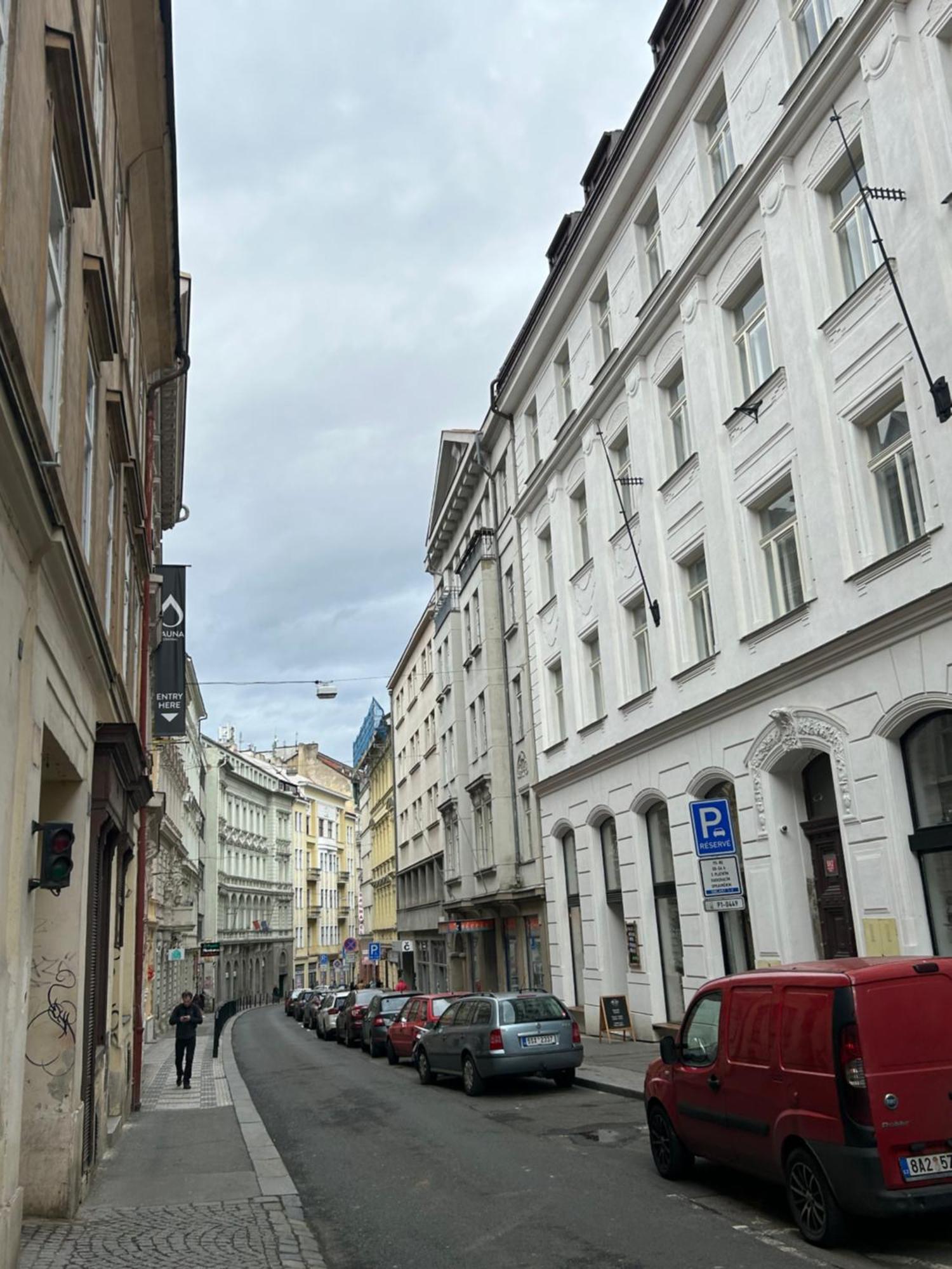 Party House - Ve Smeckach 18, Center!! * Praha