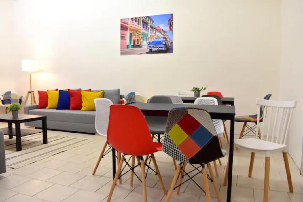 Party House - Ve Smeckach 18, Center!! * Praha