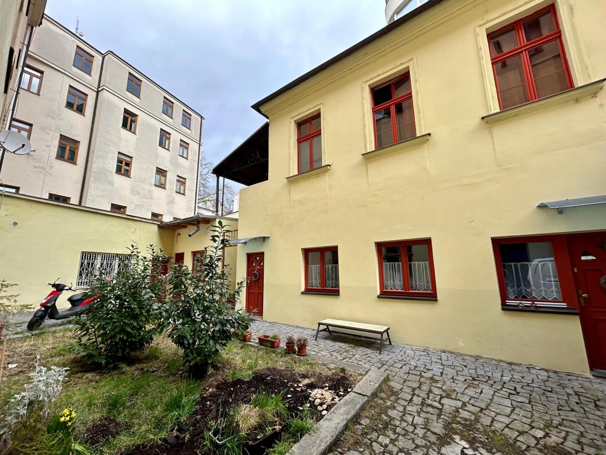 Party House - Ve Smeckach 18, Center!! * Praha