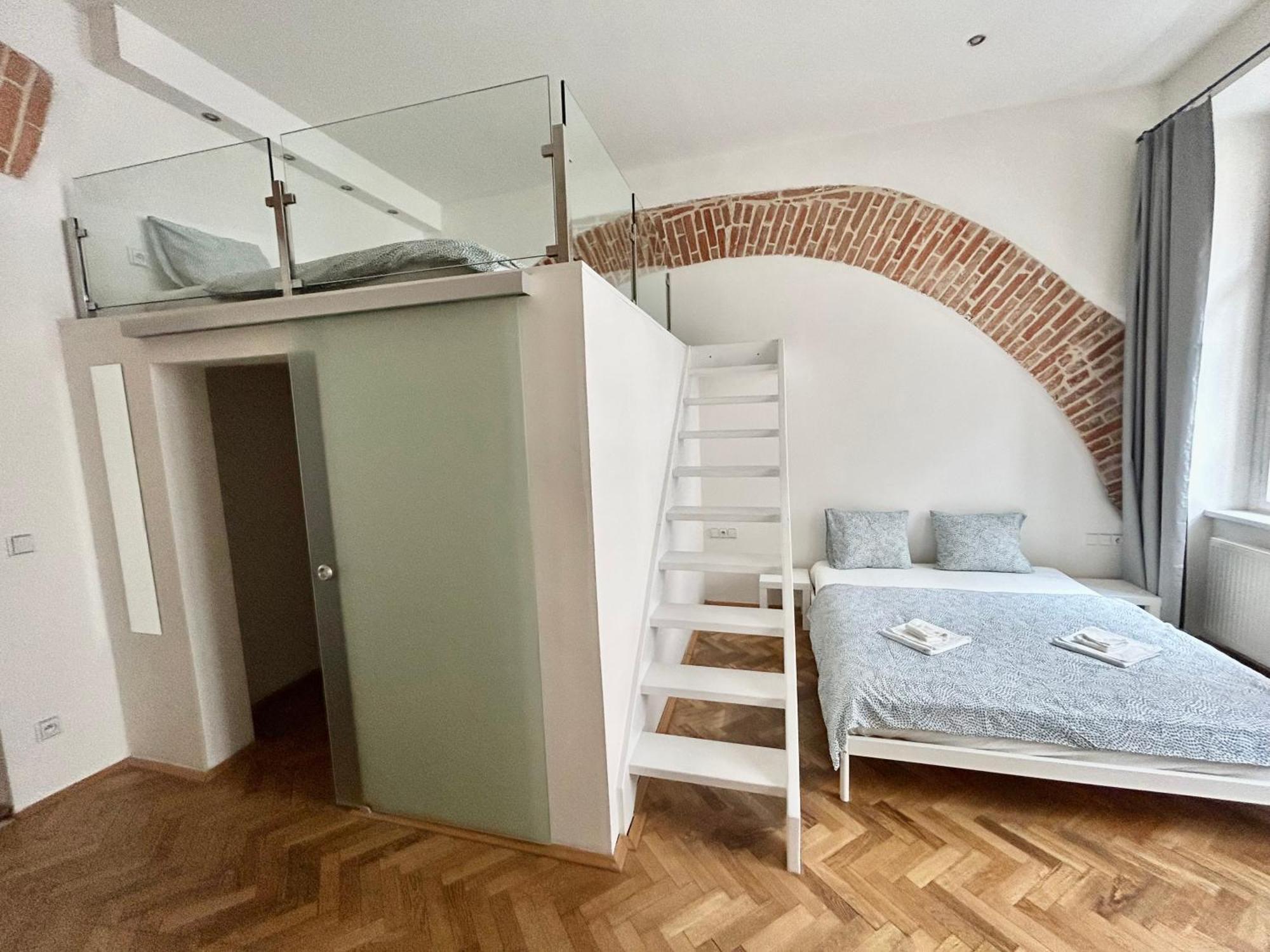 Apartmán Party House - Ve Smeckach 18, Center!! *
