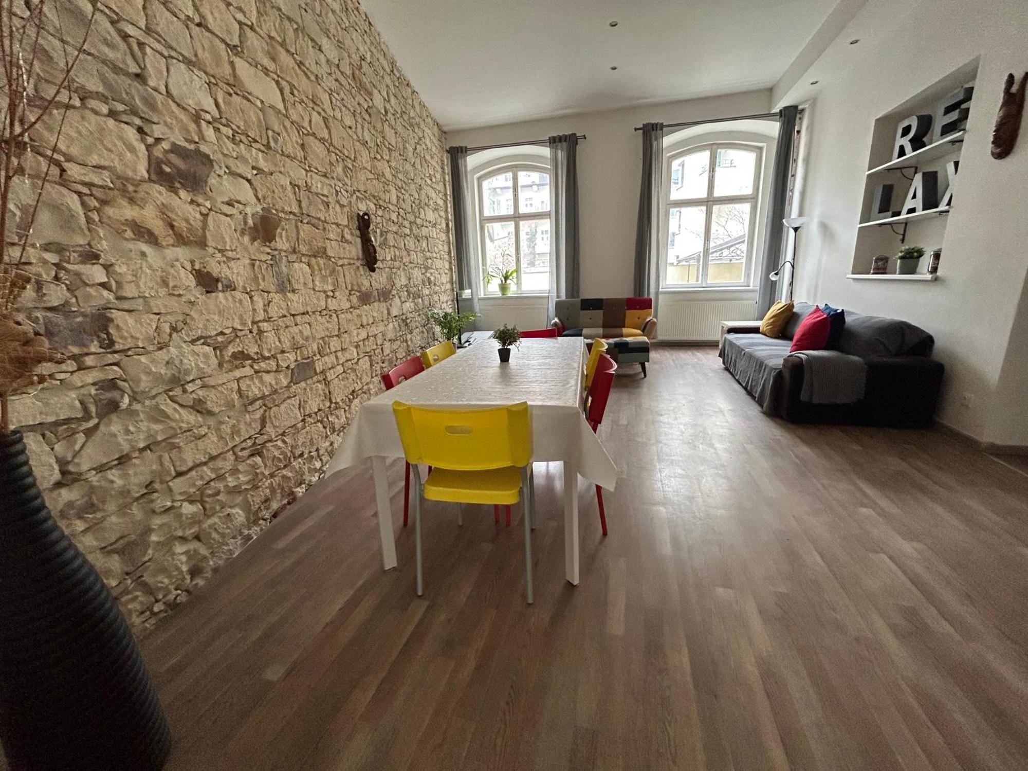 Party House - Ve Smeckach 18, Center!! * Praha