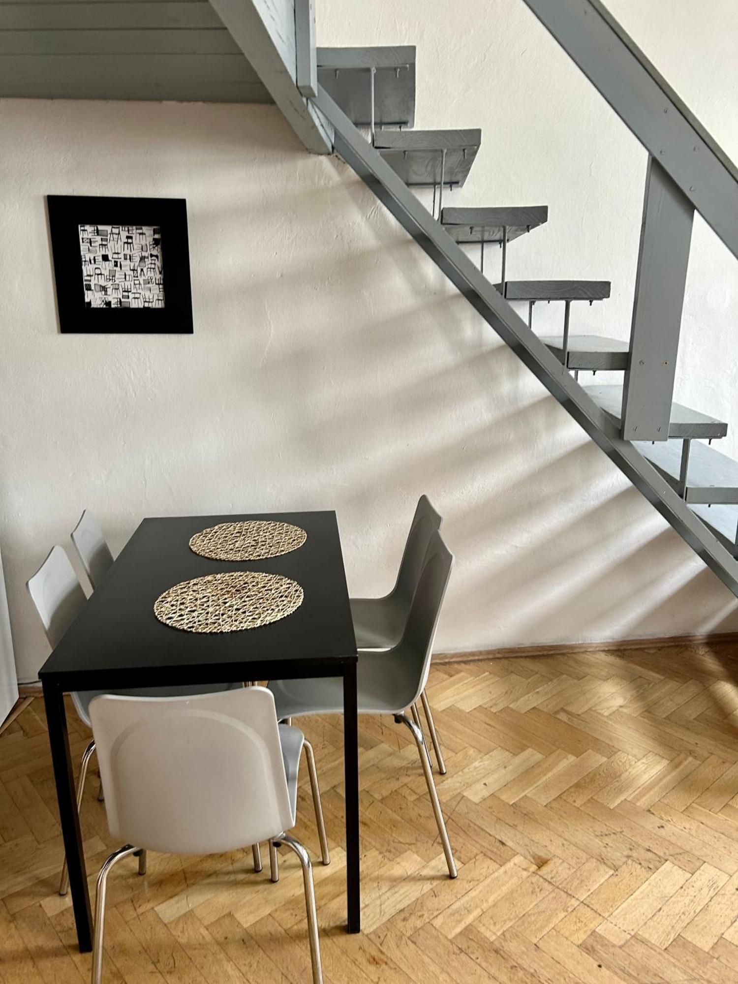 Party House - Ve Smeckach 18, Center!! Apartmán *